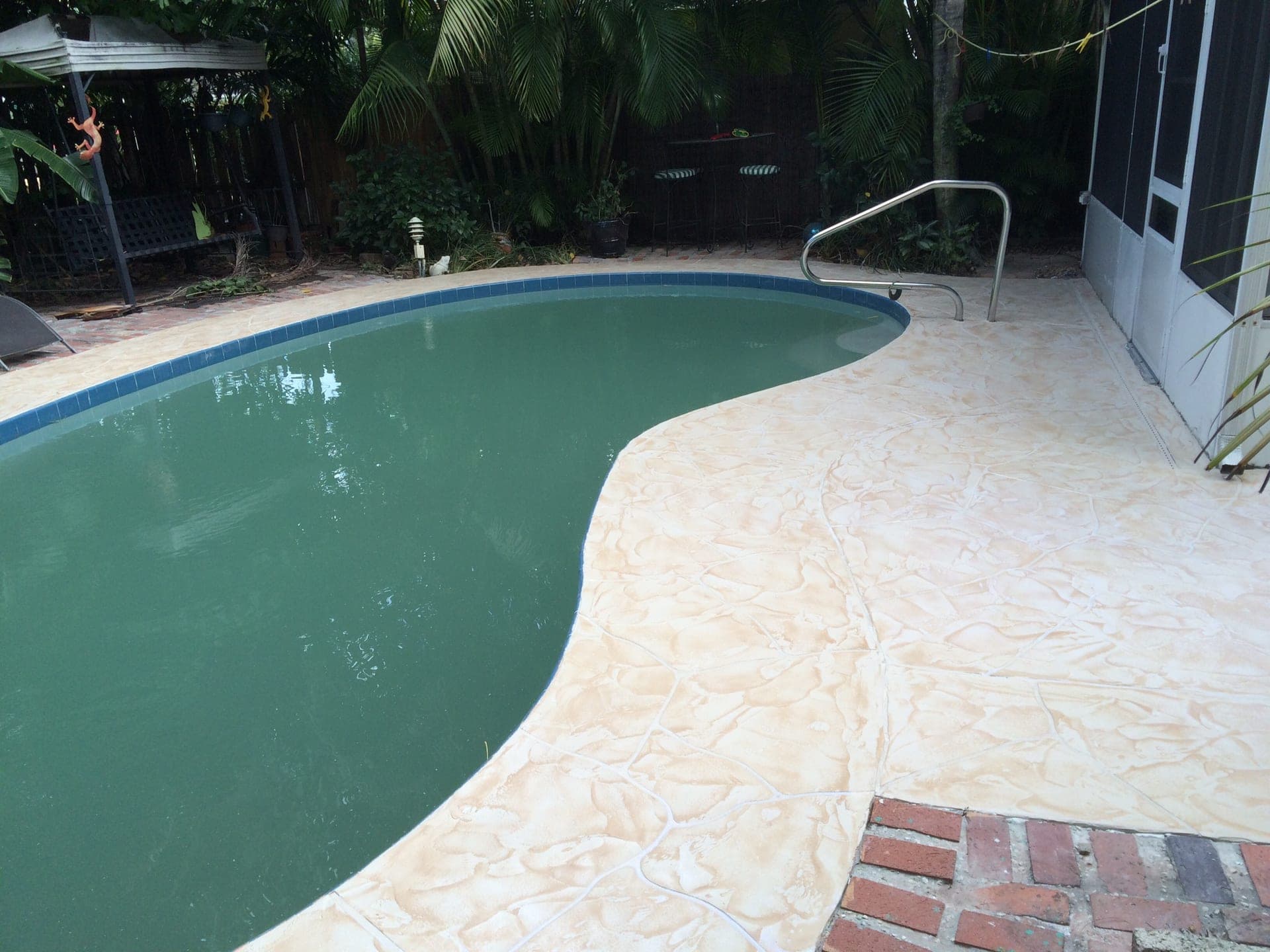 Pool deck with tropical resurfacing